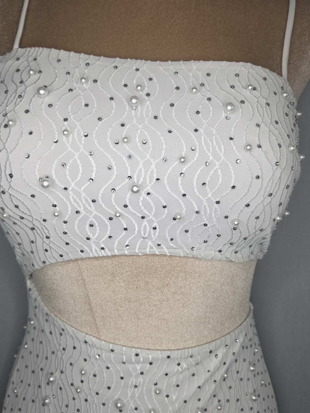 White Embellished Cutout Bodycon Dress With Beads By Windsor Size S Small - Picture 2 of 7